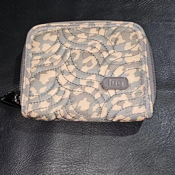 Lug Splits Gray Pink‎ Animal Print Compact RFID Wallet - Picture 1 of 7